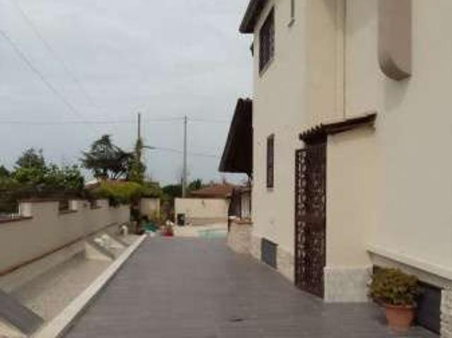 Villa Indipendente in affitto a Giugliano In Campania, Campania