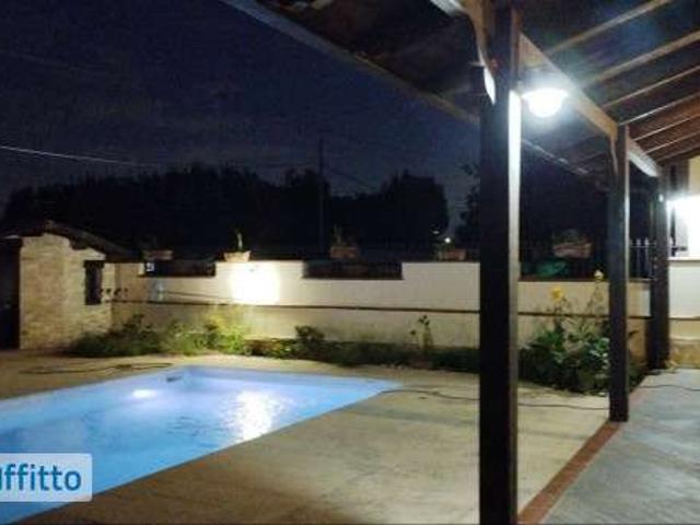 Villa Indipendente in affitto a Giugliano In Campania, Campania