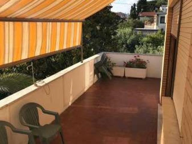 Villa Indipendente in affitto a Lido di Marechiaro, Roma Capitale