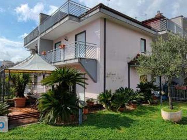 Villa Indipendente in affitto a Baronissi, Campania