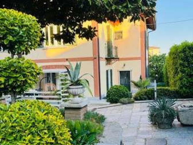Villa Indipendente in affitto a Piemonte, Novara