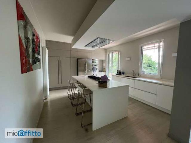 Villa Indipendente in affitto a Cardano, Como