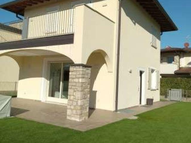 Villa Indipendente in affitto a Manerba Del Garda, Lombardia