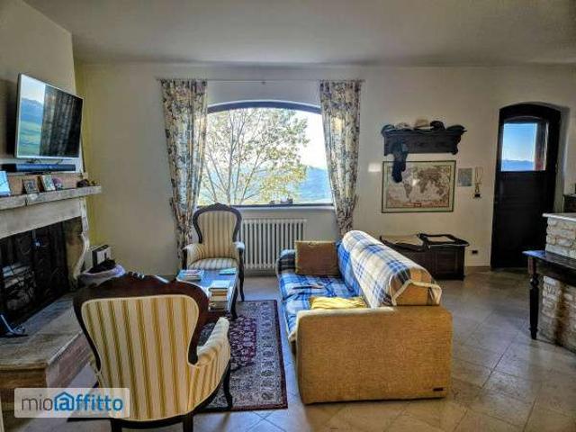 Villa Indipendente in affitto a Tirassegno, Marche