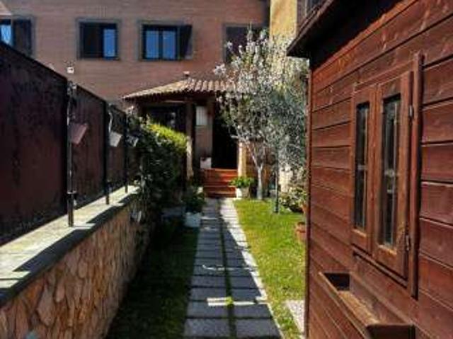 Villa Indipendente in affitto a Municipio Roma X, Roma Capitale