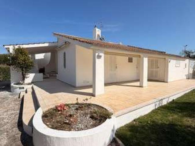 Villa Indipendente in affitto a Rosa Marina di Ostuni, Puglia