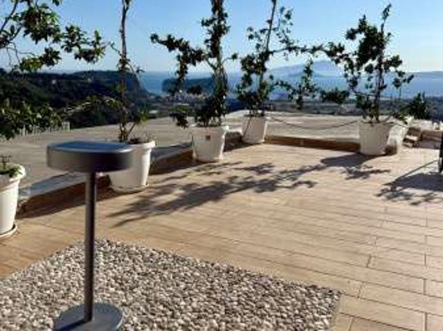 Villa Indipendente in affitto a Municipalità 1, Campania