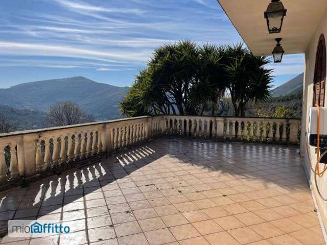 Villa Indipendente in affitto a Lenola, Lazio