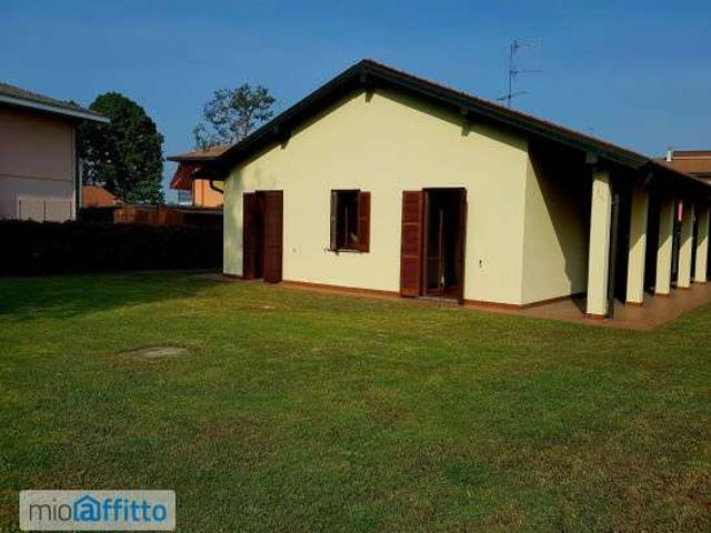 Villa Indipendente in affitto a Vergiate, Lombardia
