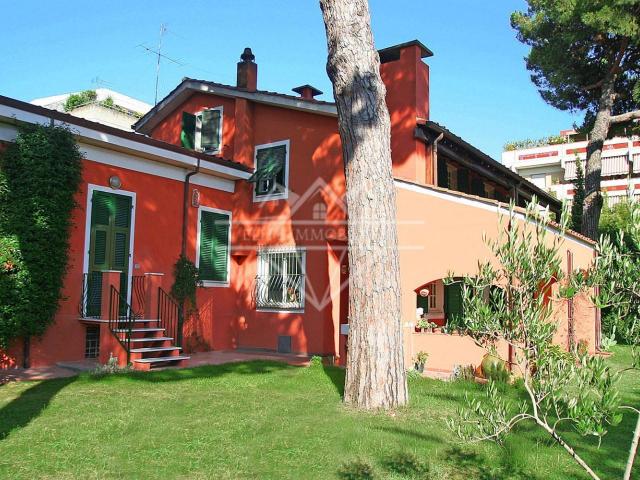 Villa Indipendente in affitto a La Prada, Carrara