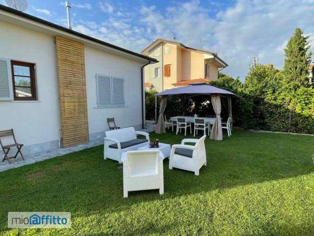 Villa Indipendente in affitto a Lido di Camaiore, Camaiore