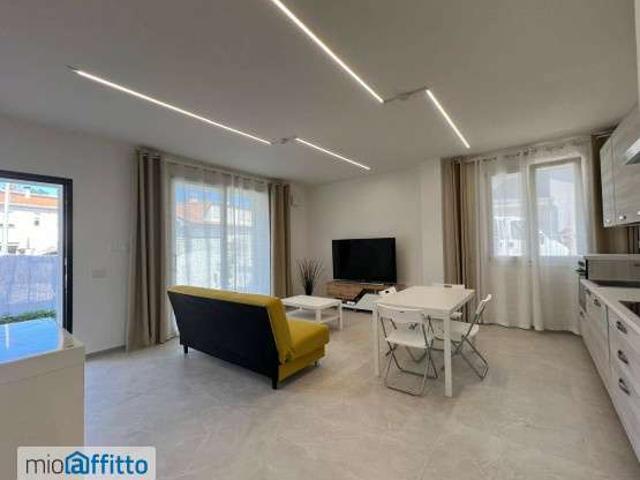 Villa Indipendente in affitto a Trecastelli, Marche