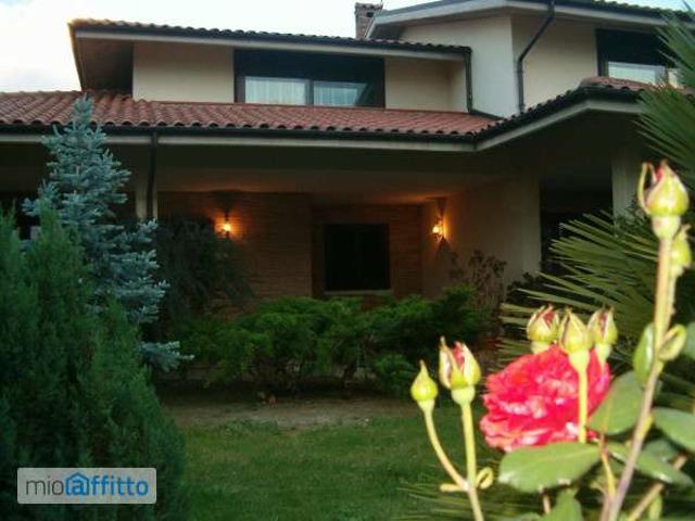 Villa Indipendente in affitto a Nocciano, Abruzzo