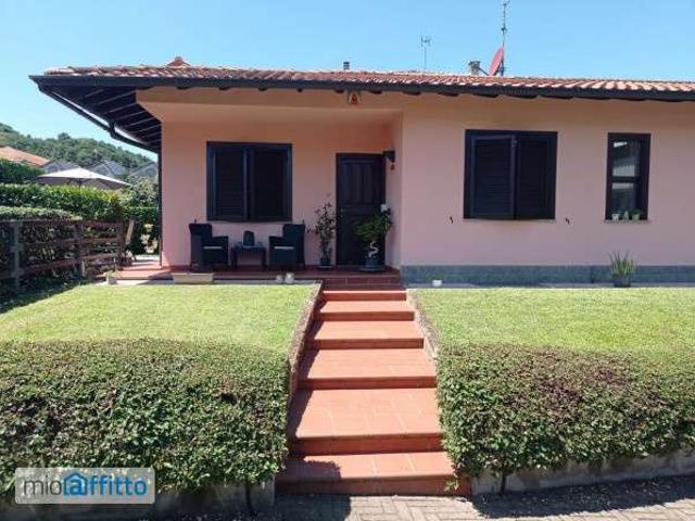 Villa Indipendente in affitto a Oltrona San Mamette, Lombardia