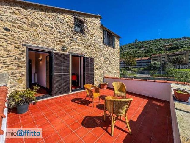 Villa Indipendente in affitto a Clavi, Imperia