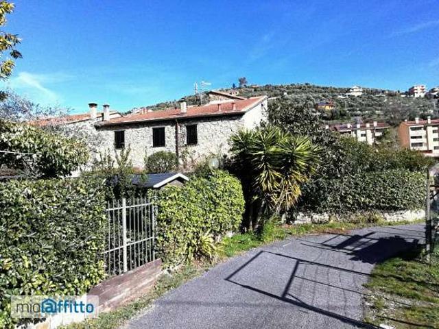 Villa Indipendente in affitto a Clavi, Imperia