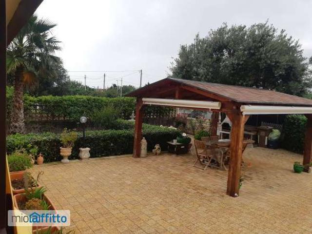 Villa Indipendente in affitto a Contrada Casopietro, Puglia