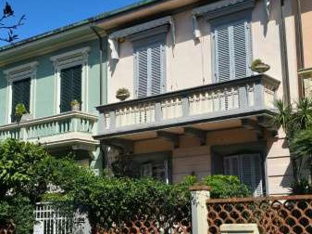 Villa Indipendente in affitto a Viareggio, Toscana