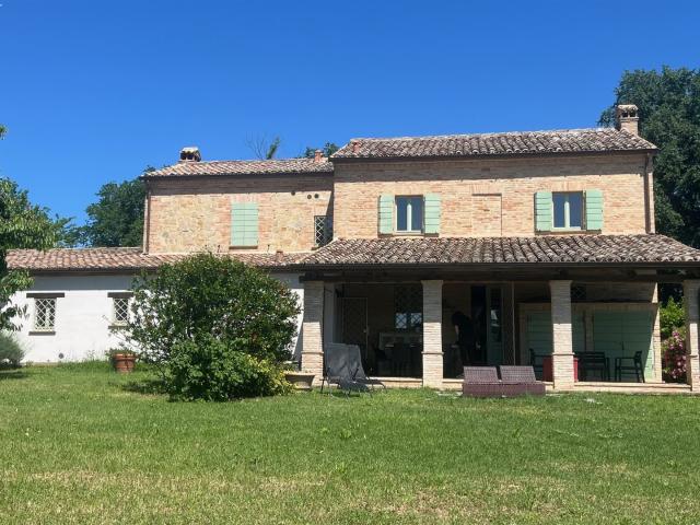 Casa in vendita a Centro storico, Marche