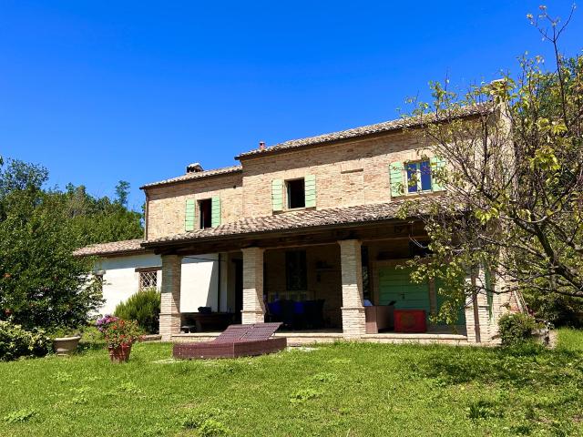 Casa in vendita a Centro storico, Marche