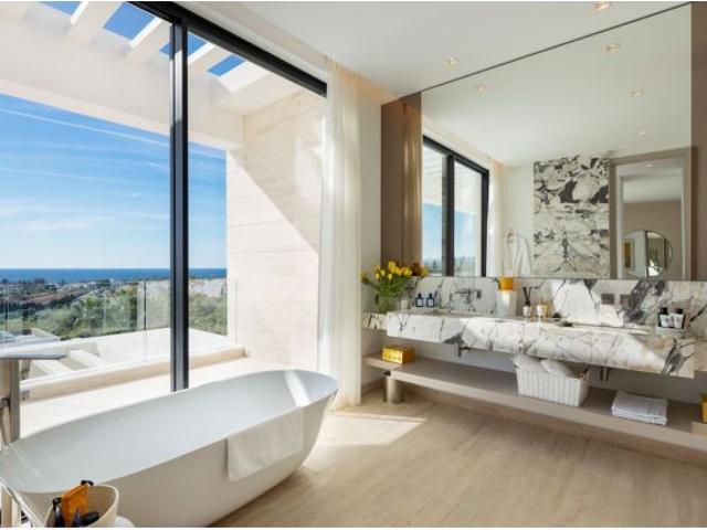 Casa en venta en La Alquería-El Paraíso, Benahavís