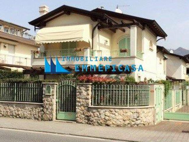 Villa Indipendente in affitto a Montignoso, Toscana