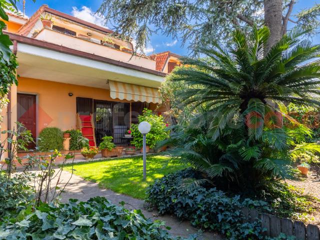 Villa Indipendente in vendita a Acqua Acetosa, Roma Capitale