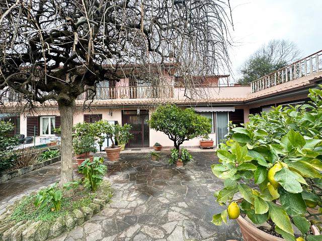 Villa Indipendente in vendita a Fabrica Di Roma, Lazio