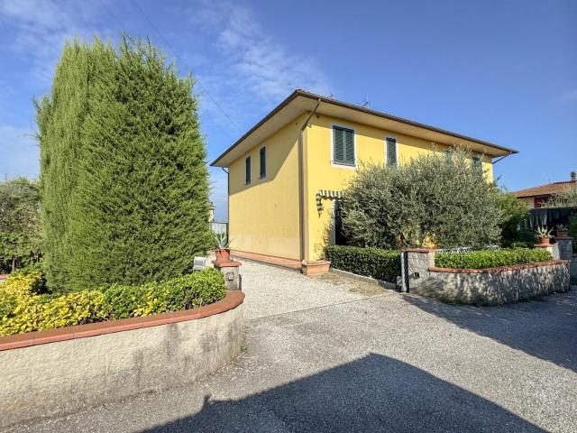 Villa Indipendente in vendita a Lamporecchio, Toscana