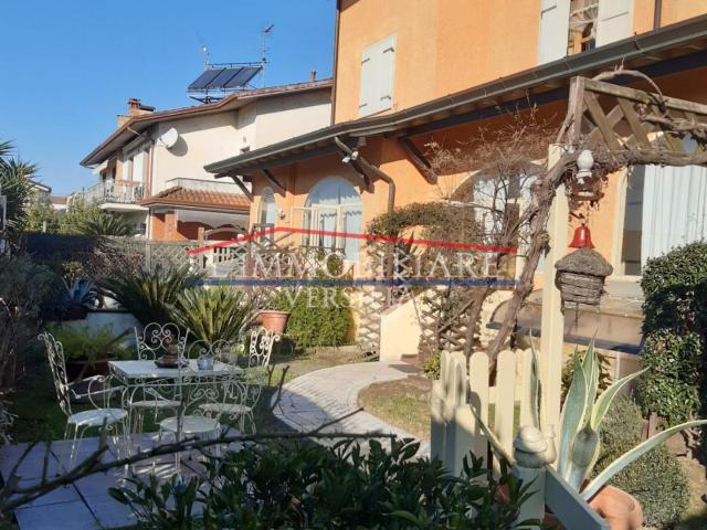 Villa Indipendente in vendita a Montignoso, Toscana