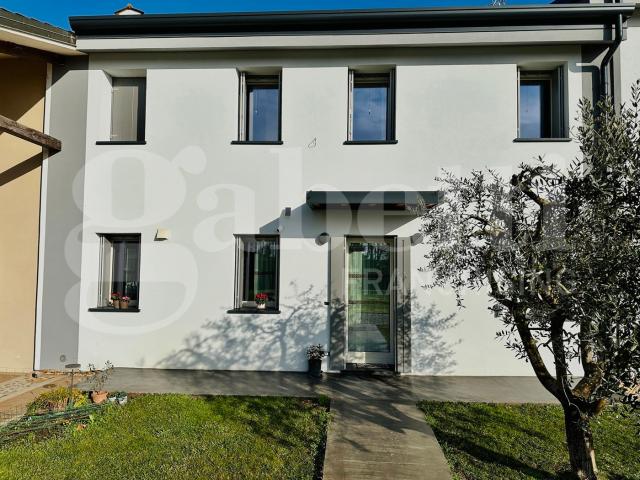 Villa Indipendente in vendita a Noventa Vicentina, Veneto