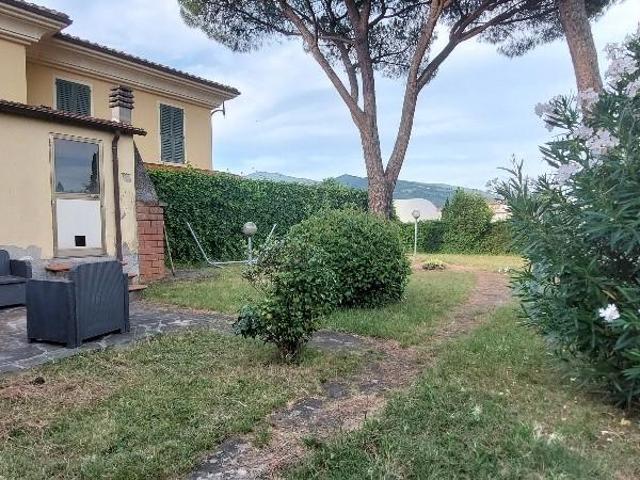 Villa Indipendente in vendita a Lo Sperone, Pistoia