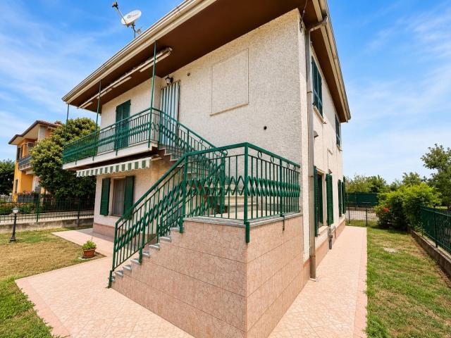 Villa Indipendente in vendita a Portalbera, Lombardia