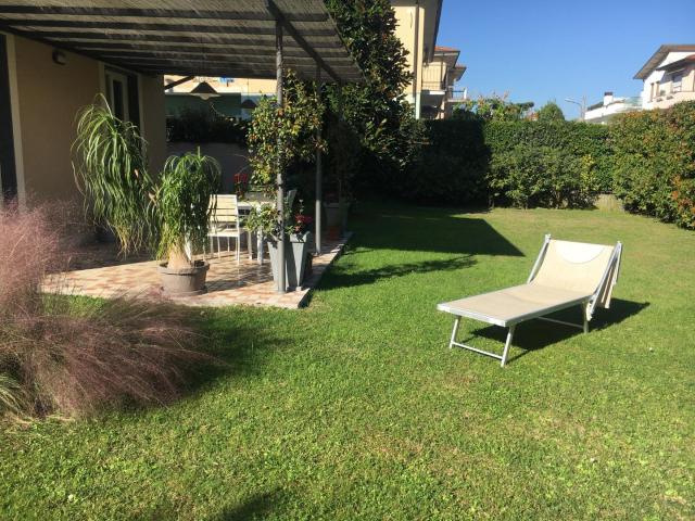 Villa Indipendente in vendita a Camaiore, Toscana