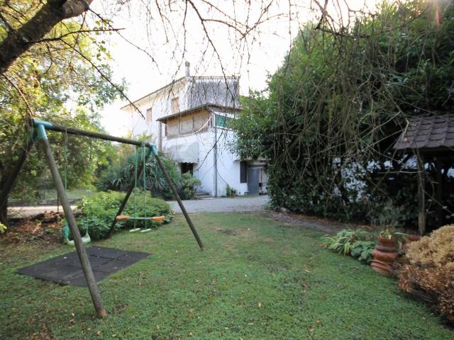 Villa Indipendente in vendita a Nozzano Castello, Bagni Di Lucca Ponte