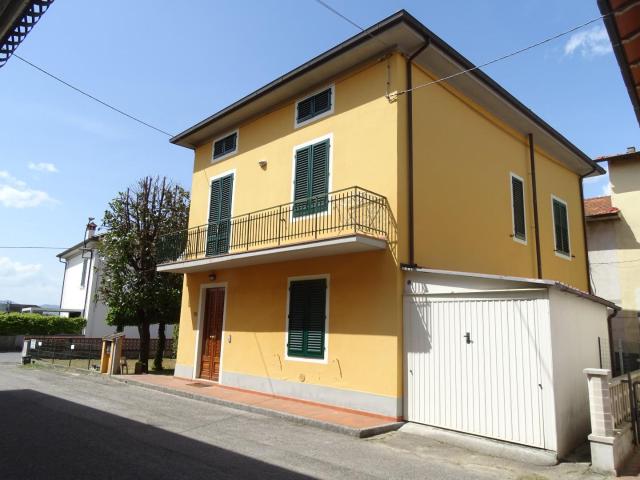 Villa Indipendente in vendita a Stazione, Montale