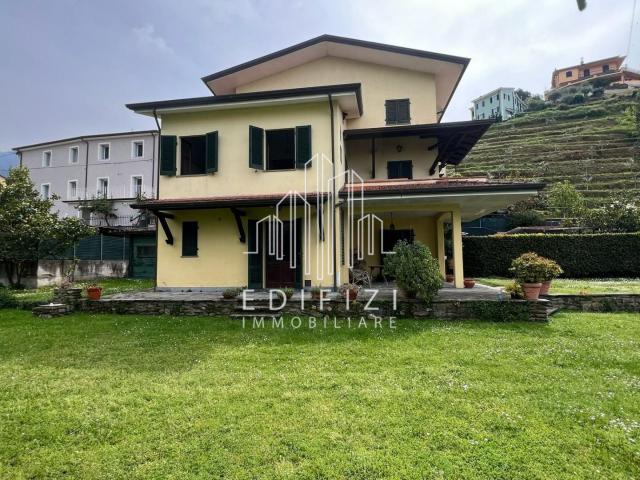 Villa Indipendente in vendita a Prato, Montignoso