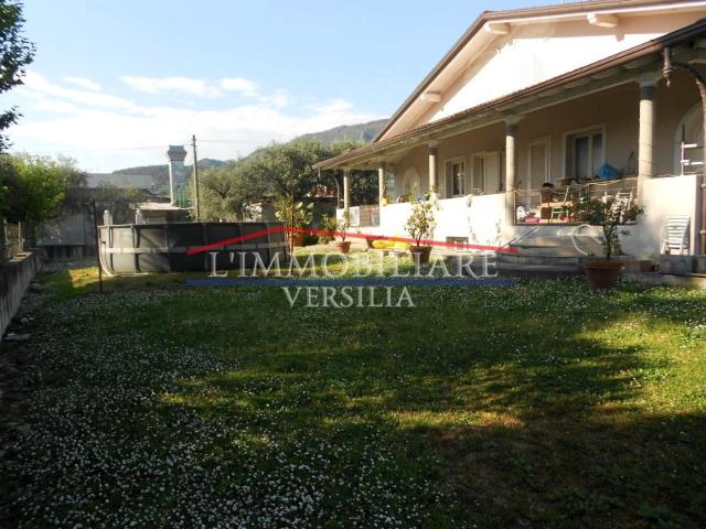 Villa Indipendente in vendita a Seravezza, Toscana