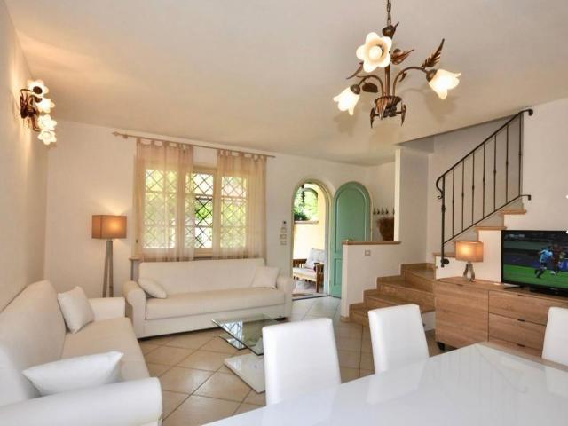 Villa Indipendente in vendita a Frasso, Seravezza