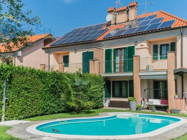 Villa Indipendente in vendita a Cernusco Sul Naviglio, Lombardia