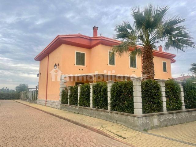 Villa Indipendente in affitto a Corigliano-Rossano, Calabria