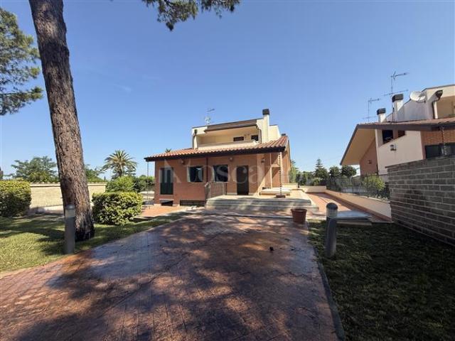 Villa Indipendente in affitto a Municipio Roma XI, Roma Capitale