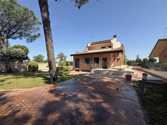Villa Indipendente in affitto a Municipio Roma XI, Roma Capitale