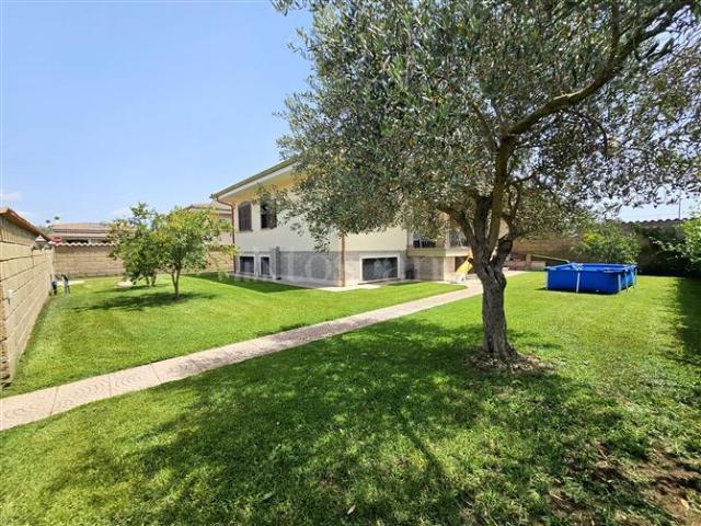 Villa Indipendente in vendita a Falasche, Roma Capitale