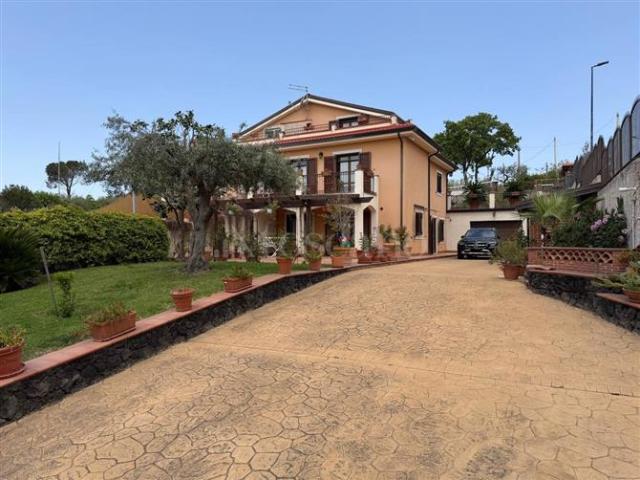 Villa Indipendente in vendita a Pedara, Sicilia