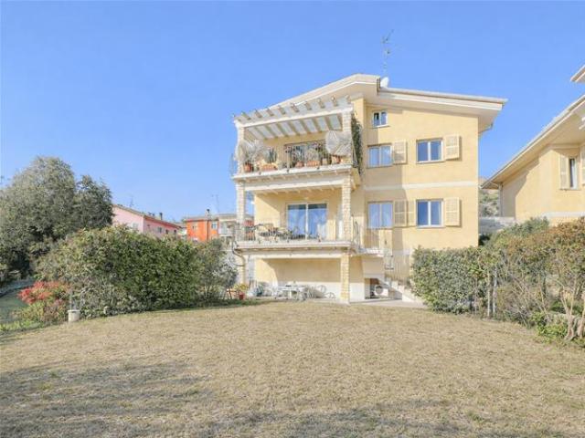 Villa Indipendente in vendita a Padenghe Sul Garda, Lombardia