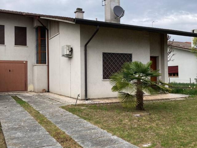 Villa Indipendente in affitto a Zona commerciale di Bolzano Vicentino, Bolzano Vicentino