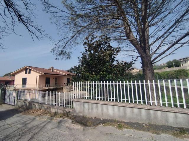 Villa Indipendente in affitto a Le Pastenelle, Cervaro