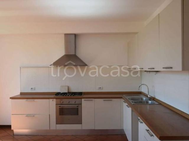 Villa Indipendente in affitto a Comerio, Lombardia