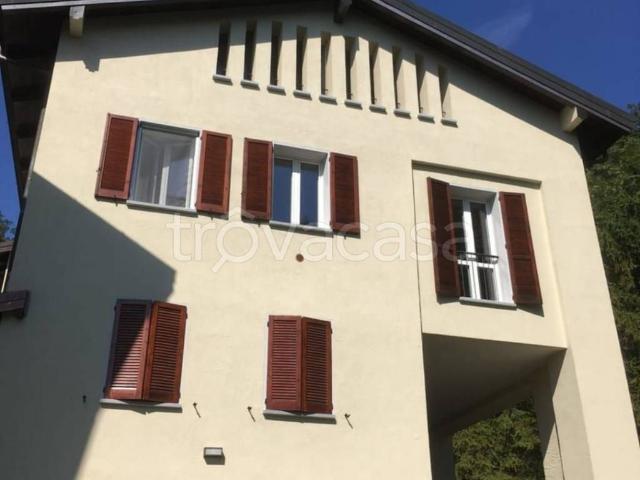 Villa Indipendente in affitto a Comerio, Lombardia